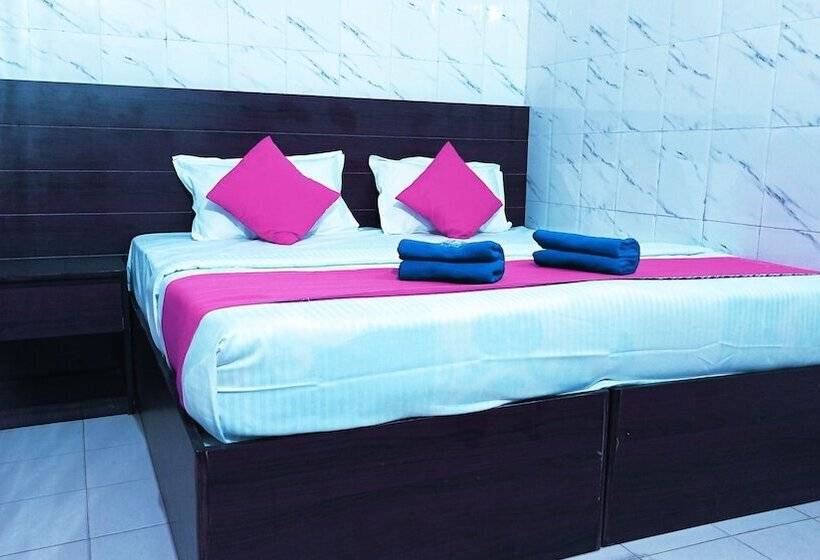 Отель Bharat Palace