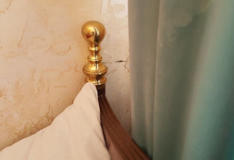 هتل Bichaikhanov Palace