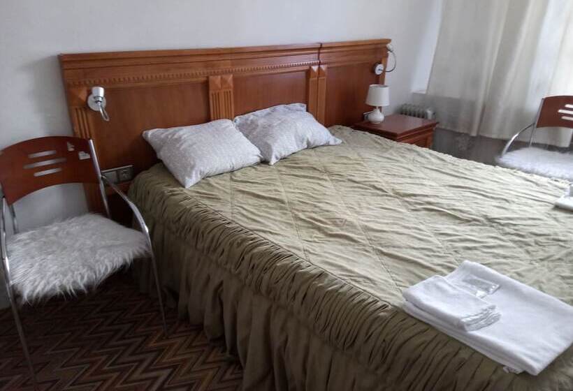 هتل Bichaikhanov Palace