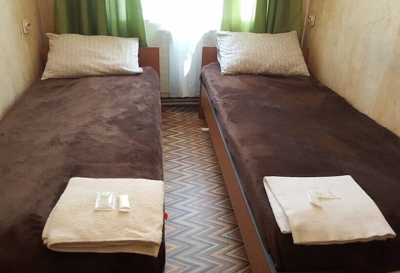 هتل Bichaikhanov Palace