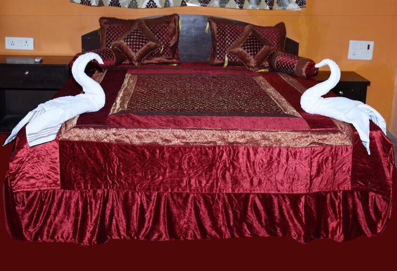 فندق Camp Pawalgarh