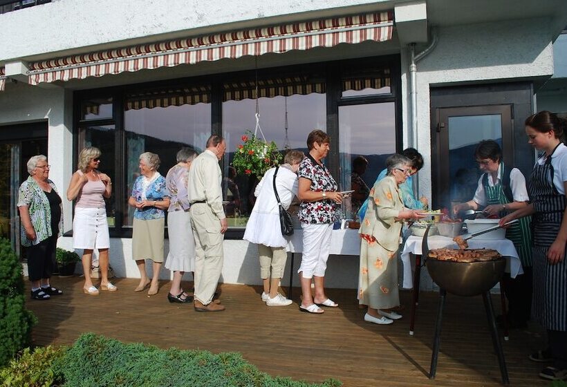 Innvik Fjordhotel   Misjonheimen