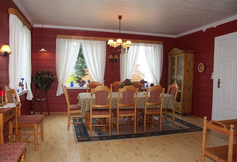 Innvik Fjordhotel   Misjonheimen