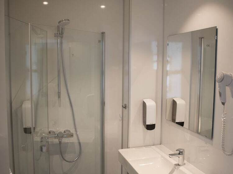 Innvik Fjordhotel   Misjonheimen