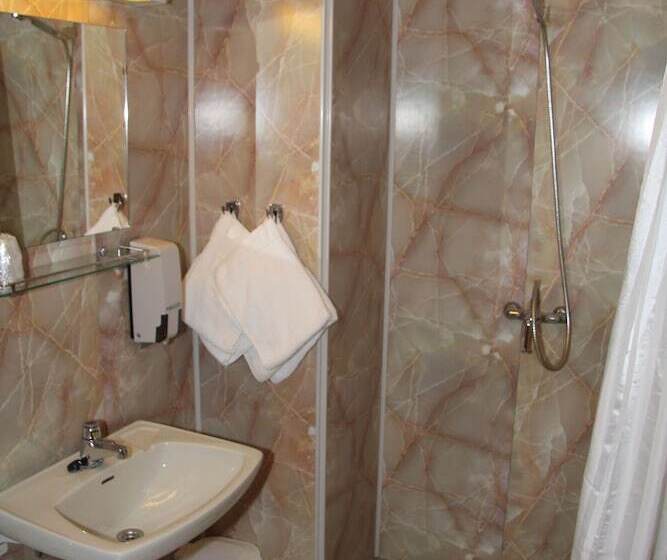 Innvik Fjordhotel   Misjonheimen