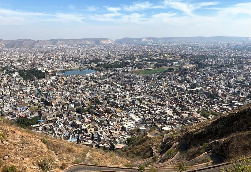 Отель Nahargarh Palace