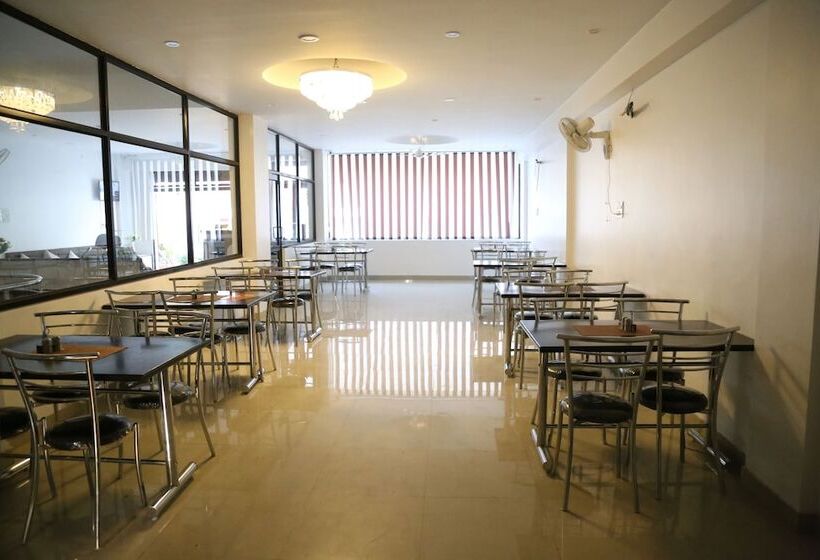 Отель Nahargarh Palace