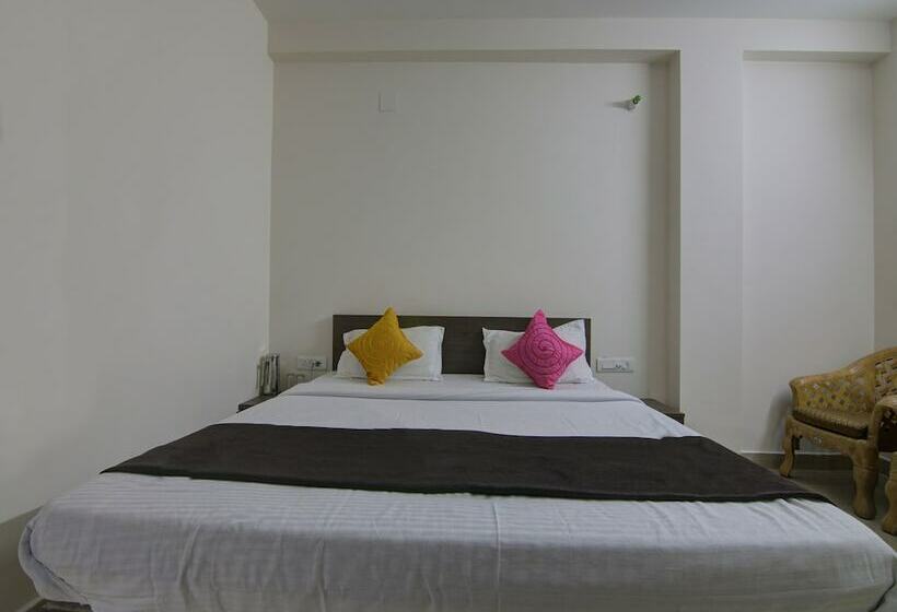 فندق Raj Residency