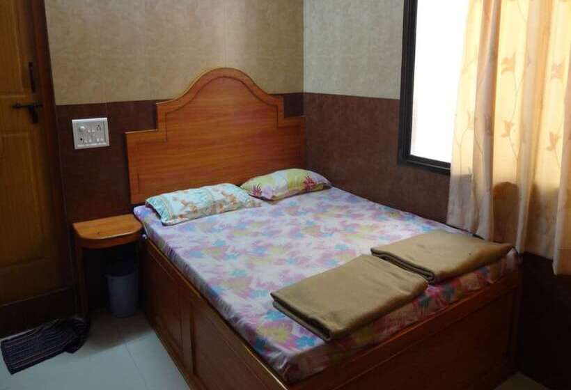 בית מלון כפרי Ratna Gharbha Residency