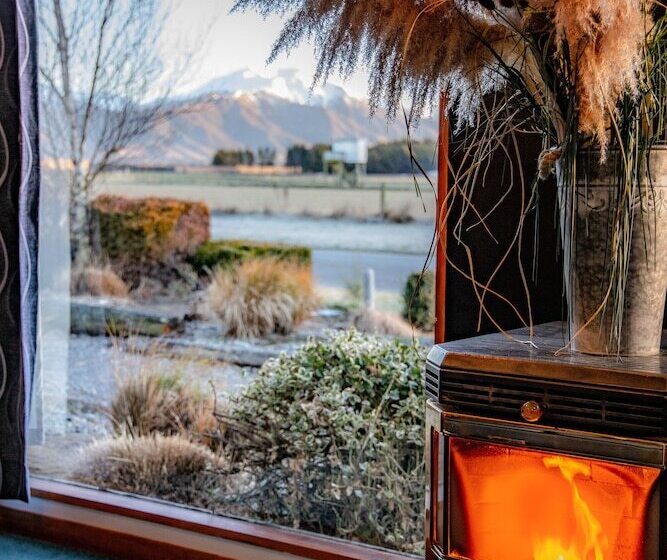 Отель Southern X Lodge