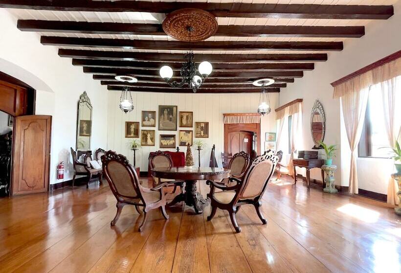 هتل Villa Angela Heritage House