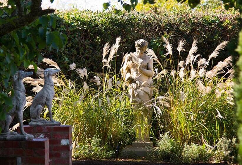 Montacute Pavilion And Gardens