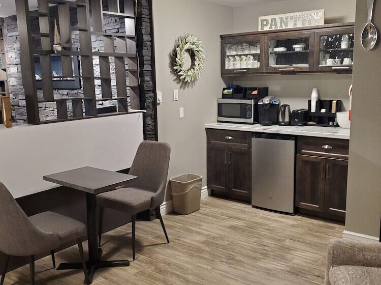 모텔 Newfound Inn & Suites