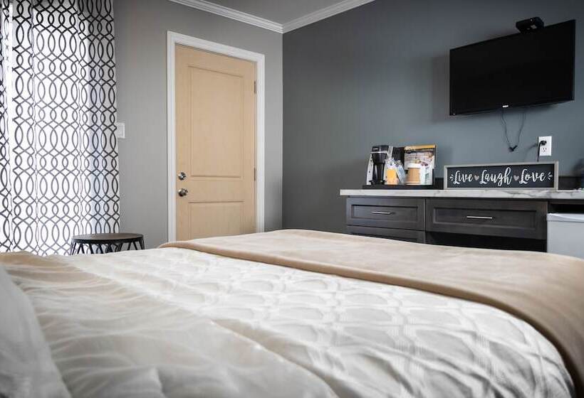 فندق على الطريق Newfound Inn & Suites
