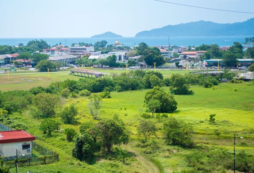 פנסיון 19 Atelier Suites Aeropod