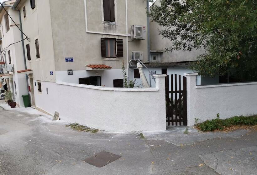 بنسيون Guest House Accommodation Rupine