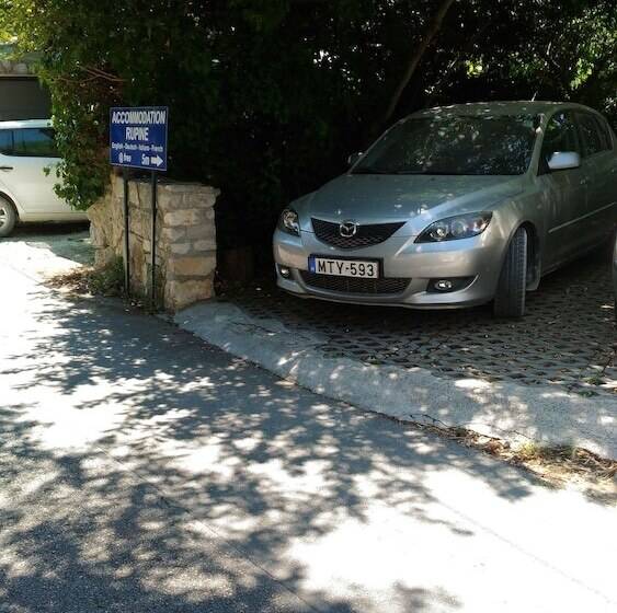 بنسيون Guest House Accommodation Rupine