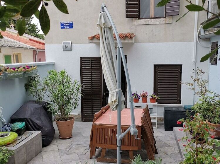 بنسيون Guest House Accommodation Rupine