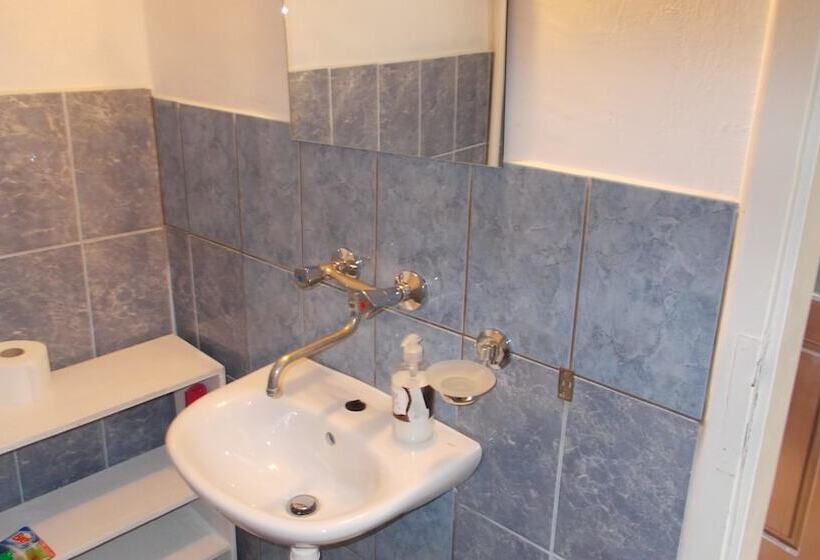 بنسيون Guest House Accommodation Rupine