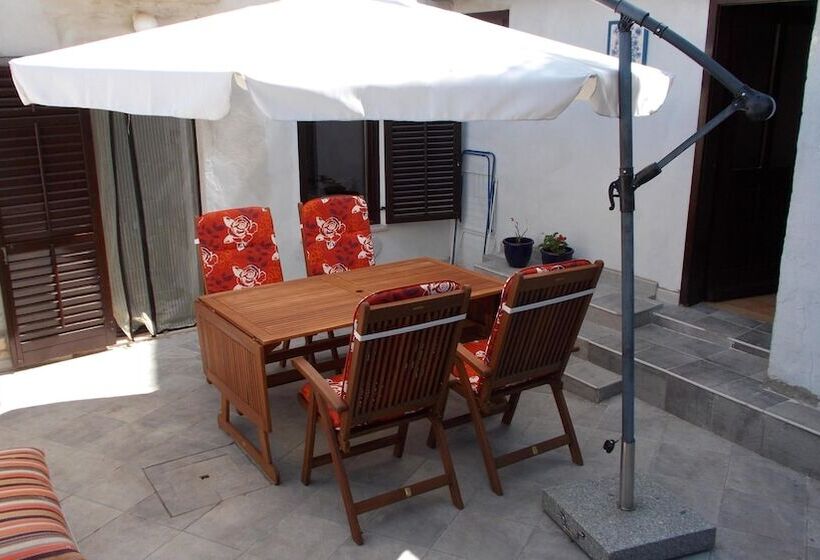 بنسيون Guest House Accommodation Rupine