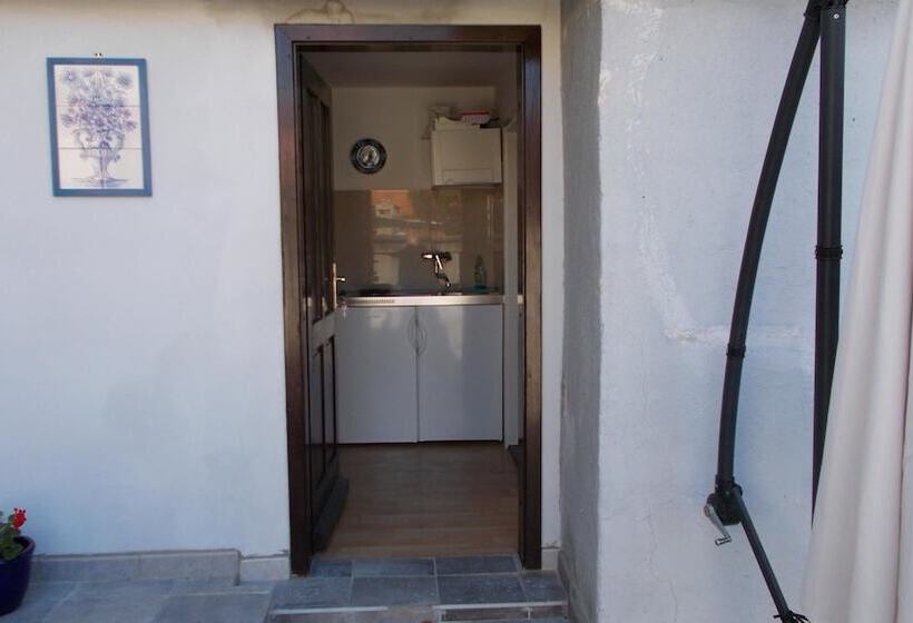 بنسيون Guest House Accommodation Rupine