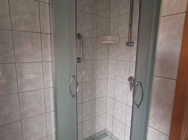 بنسيون Guest House Accommodation Rupine