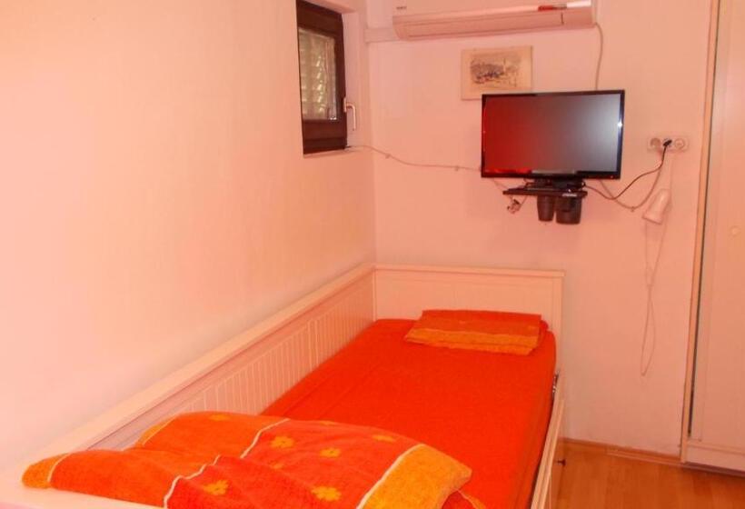 بنسيون Guest House Accommodation Rupine