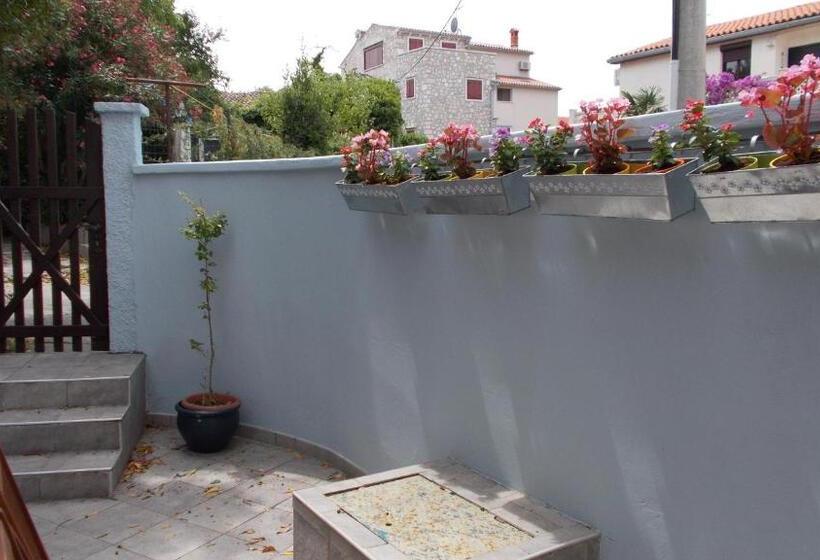 بنسيون Guest House Accommodation Rupine