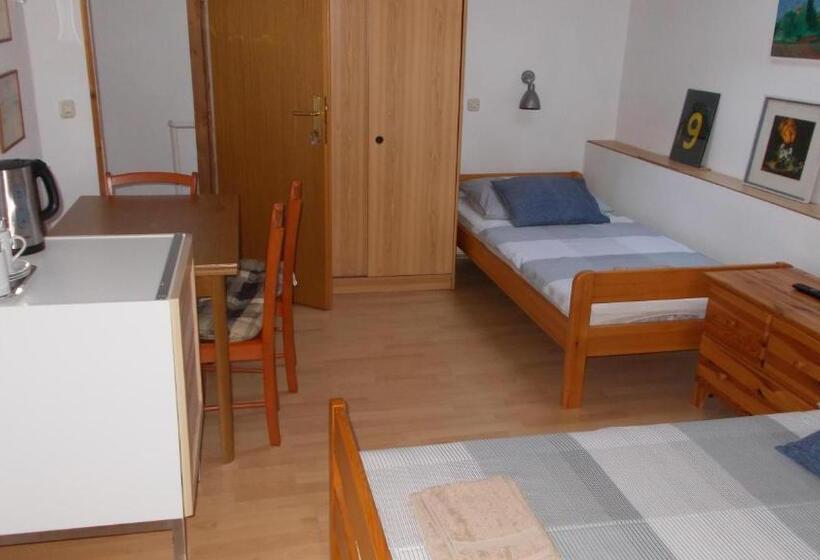 بنسيون Guest House Accommodation Rupine