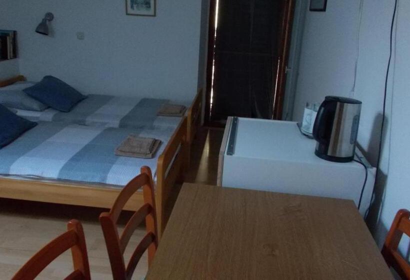 بنسيون Guest House Accommodation Rupine