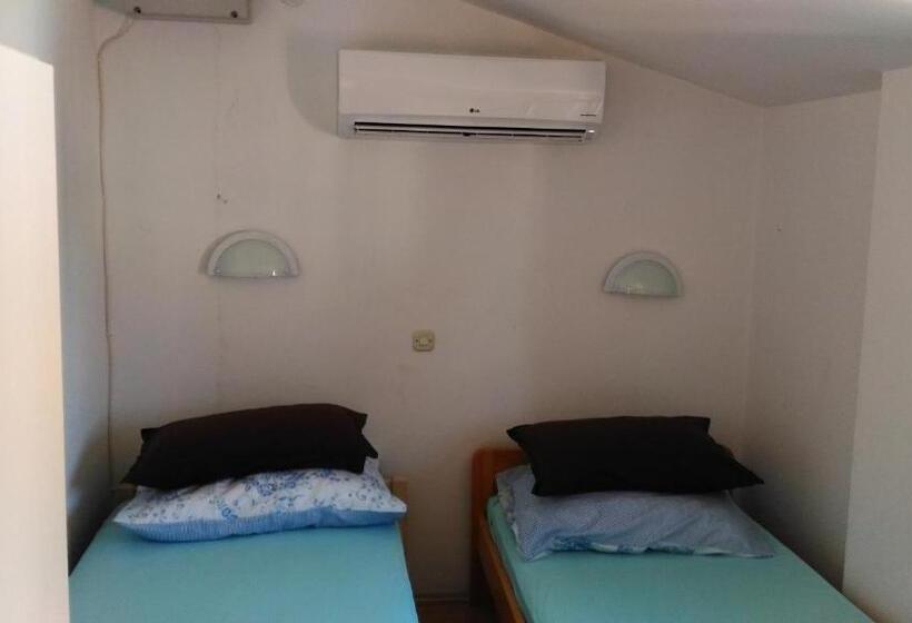 بنسيون Guest House Accommodation Rupine