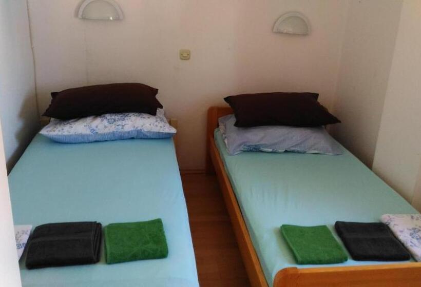 بنسيون Guest House Accommodation Rupine