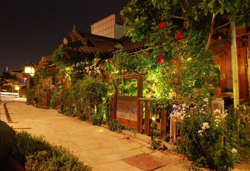 بنسيون Gyodong Salrae