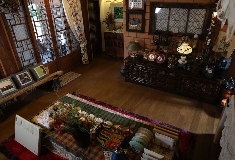 بنسيون Gyodong Salrae