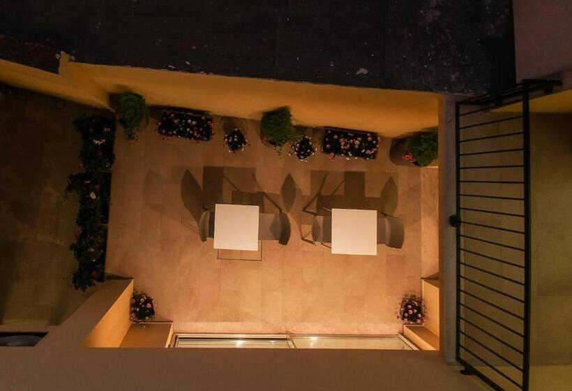 بنسيون Th Collection Rooms