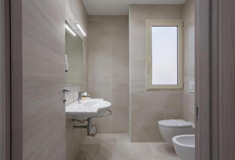 بنسيون Th Collection Rooms