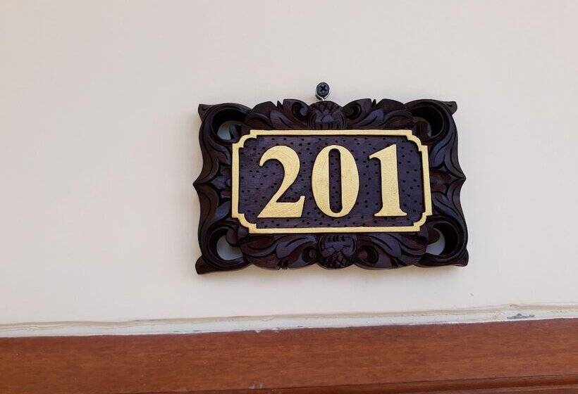 بنسيون Tom S Inn Pecatu