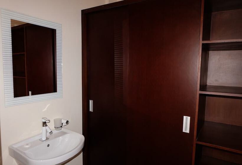 بنسيون Tom S Inn Pecatu