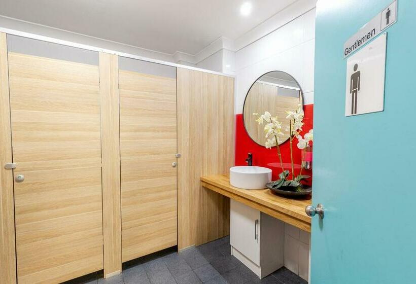 Mad Monkey Hostel Coogee Beach