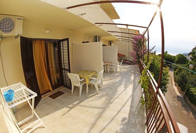 Apartments And Rooms Zvjezdana