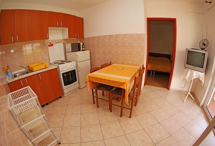 Apartments And Rooms Zvjezdana