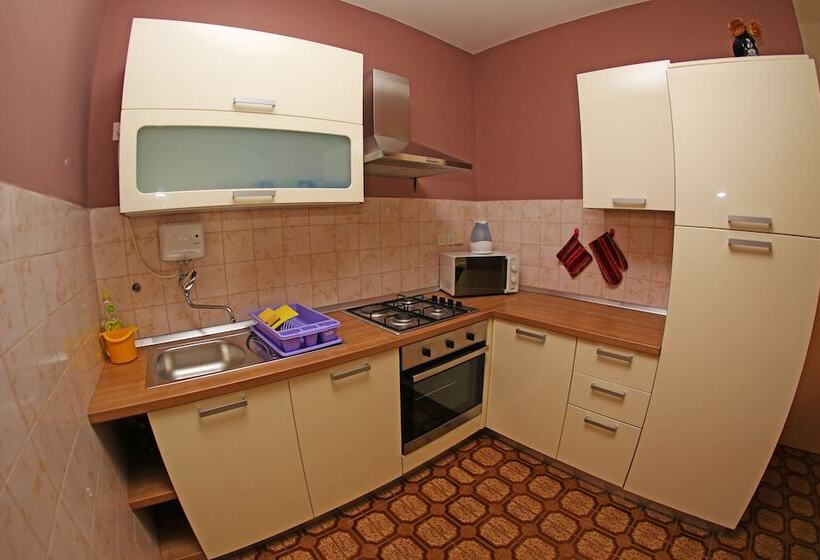 Apartments And Rooms Zvjezdana