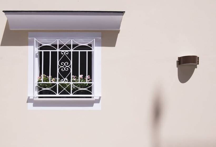 ベッドアンドブレックファースト La Bambagina