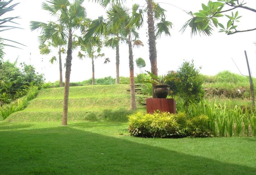 تختخواب و صبحانه North Wing Canggu Resort