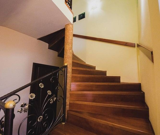 تختخواب و صبحانه Podkova Omsk