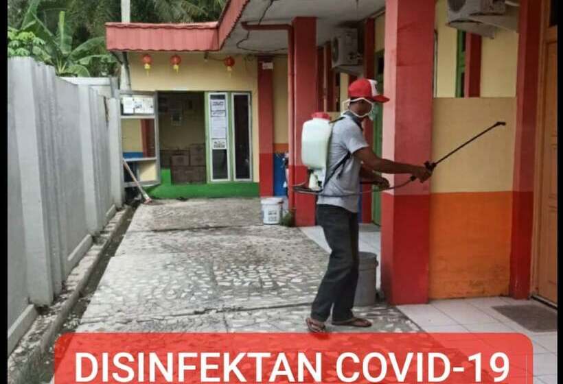 تختخواب و صبحانه Rainbow Singkawang