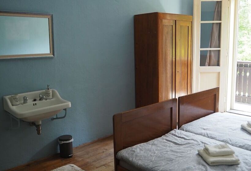 تختخواب و صبحانه Vila Koman Jezersko