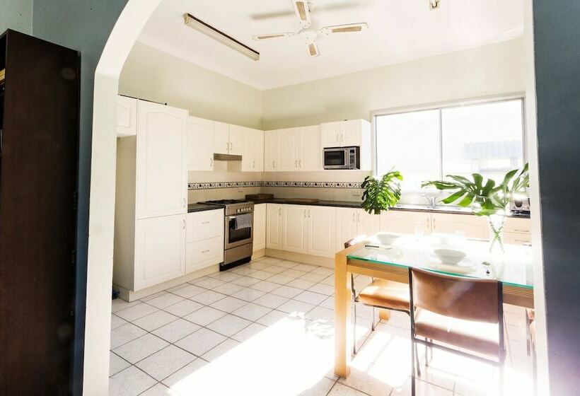 Coal D  Vine Cottage   Cessnock Nsw