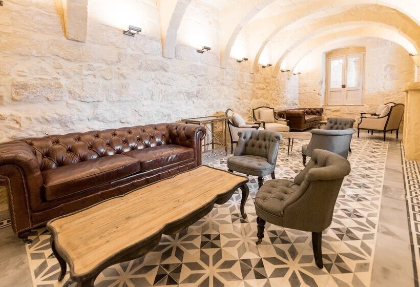 هتل Cesca Boutique