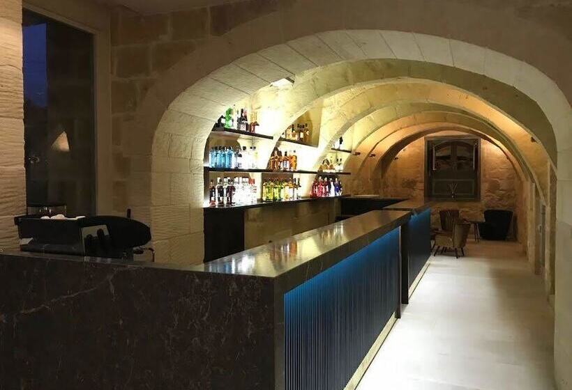 هتل Cesca Boutique